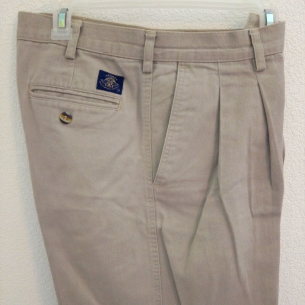 Nevada, men's Khakis pleated pants.
